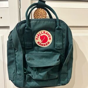 Fjallraven Kånken Mini Green Backpack